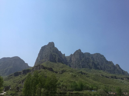 图三：层峦叠嶂的山峦.png