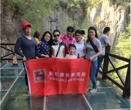 图十：玻璃观景台合影.png