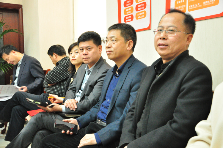 鲁山工作委员会常务副会长冯端阳（右二）、会员董宏伟（右一）、常务理事张官兴（右三）.jpg